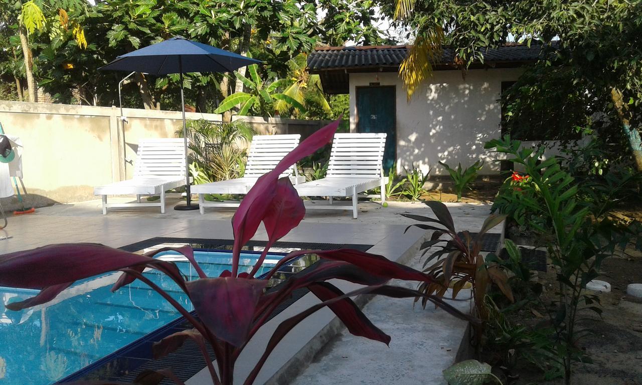 Shrinith'S Place - Dodanduwa Hikkaduwa Buitenkant foto