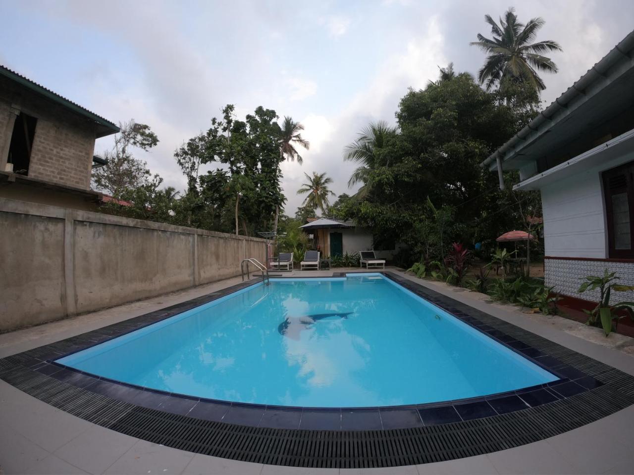 Shrinith'S Place - Dodanduwa Hikkaduwa Buitenkant foto