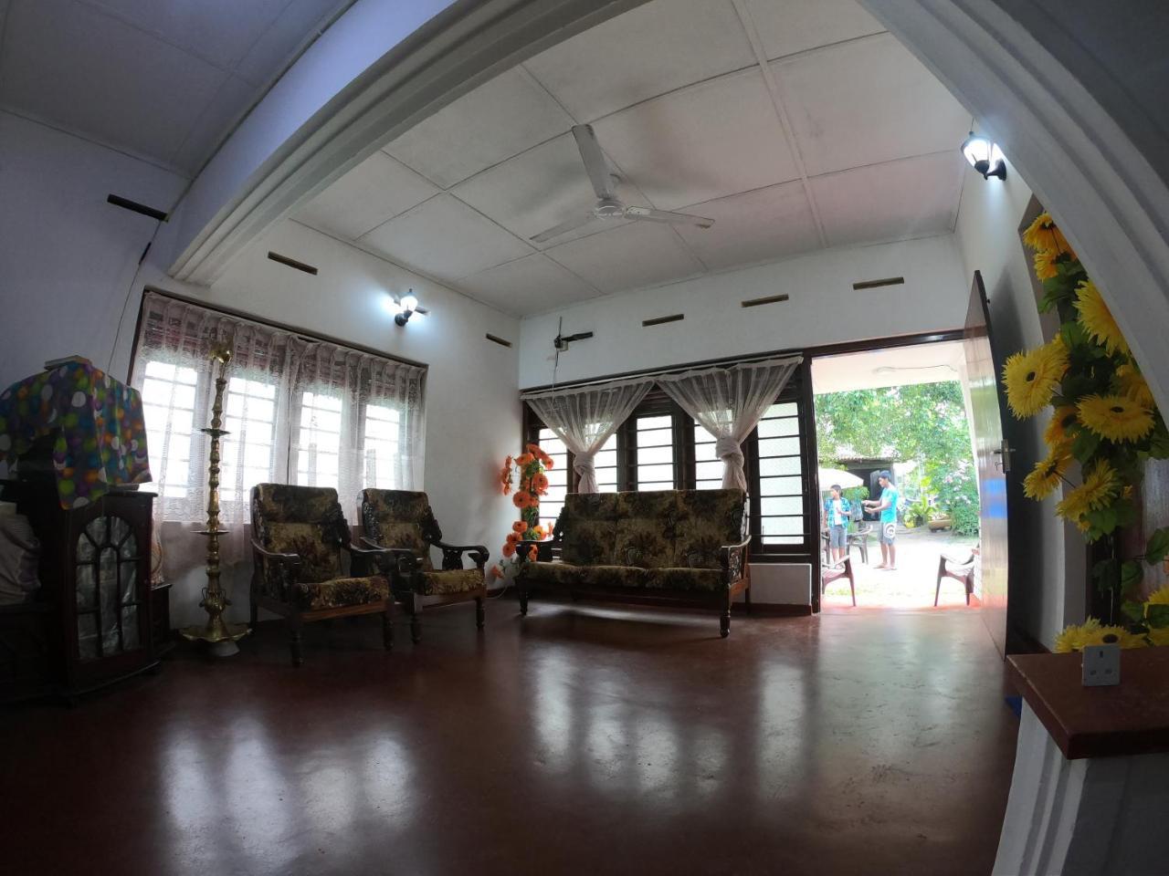 Shrinith'S Place - Dodanduwa Hikkaduwa Buitenkant foto