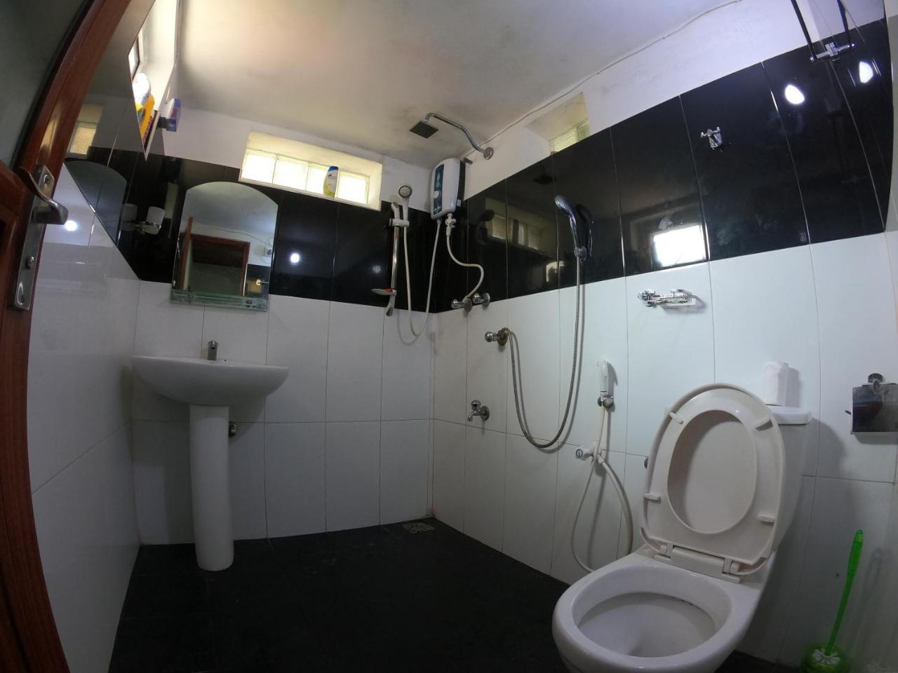 Shrinith'S Place - Dodanduwa Hikkaduwa Buitenkant foto
