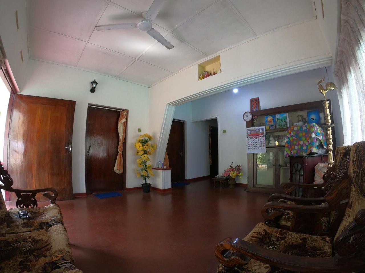 Shrinith'S Place - Dodanduwa Hikkaduwa Buitenkant foto